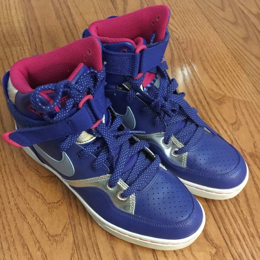 Nike High Top Sneakers Size 8 EUC